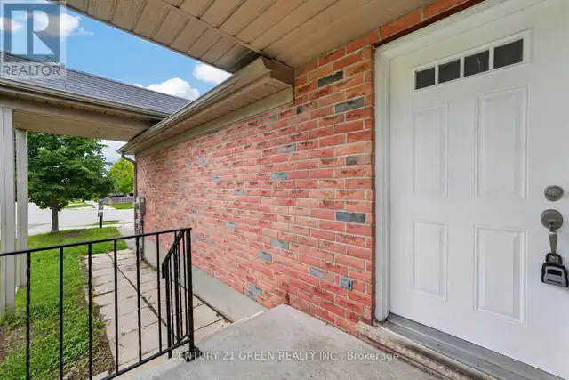 69 BROOKFIELD CRESCENT Kitchener, Ontario in Houses for Sale in Kitchener / Waterloo - Image 9