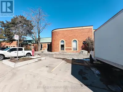 Rare industrial unit for lease in an established industrial area in central Mississauga. Front offic...
