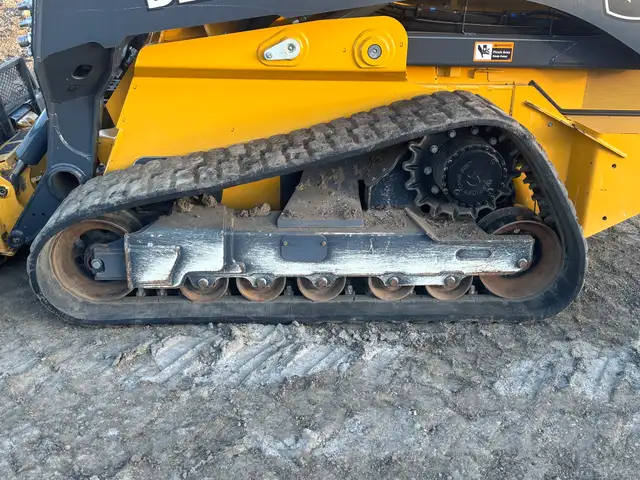 2024 John Deere 331G with 930 Hours in Heavy Equipment in Calgary - Image 10
