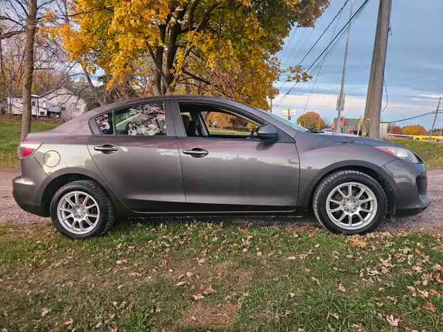 2013 MAZDA 3 MAZDA DEALERSHIP TRADE IN , AUTOMATIC in Cars & Trucks in Hamilton - Image 6