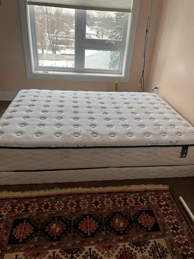 Matelas + sommier double marque Serta , Excellente condition