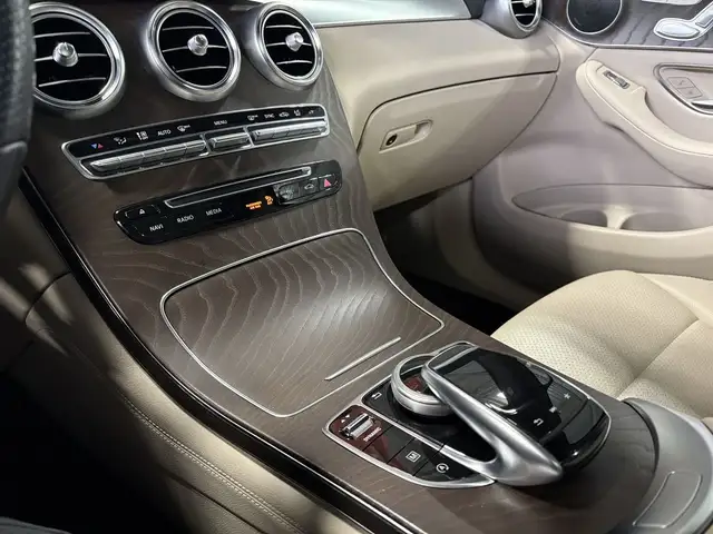 2019 Mercedes-Benz GLC GLC300|4MATIC|NAV|CREAMSEATS|AMGALLOYS|WO in Cars & Trucks in City of Toronto - Image 19