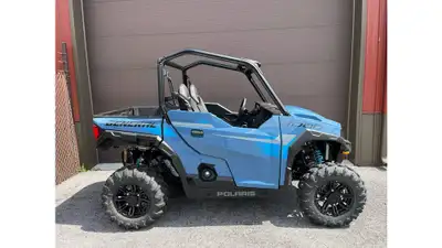 1000 STANDARD FEATURES: 600-lb. dumping cargo box 12.25"/13.2" suspension travel 1,500-lb. towing ca...