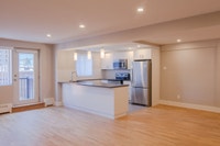 Renovated Akelius two bedroom apartment for rent. Located near Drummond and Sherbrooke in the Downto... (image 5)