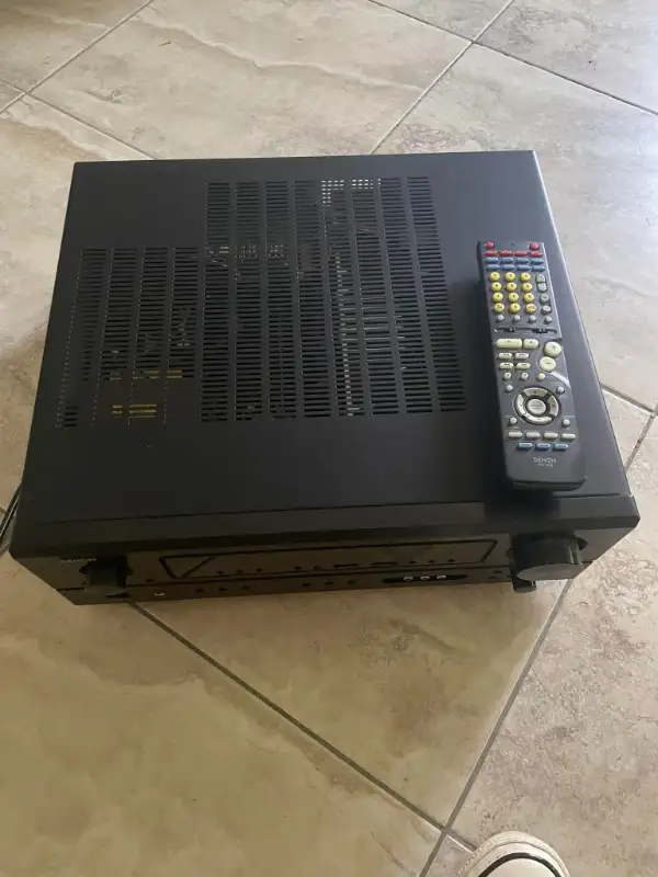 Denon AVR-1803 A/V receiver with Dolby Digital EX, DTS-ES, and P in Stereo Systems & Home Theatre in City of Toronto - Image 9