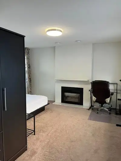 Lower Sahali Room with Shared Bathroom