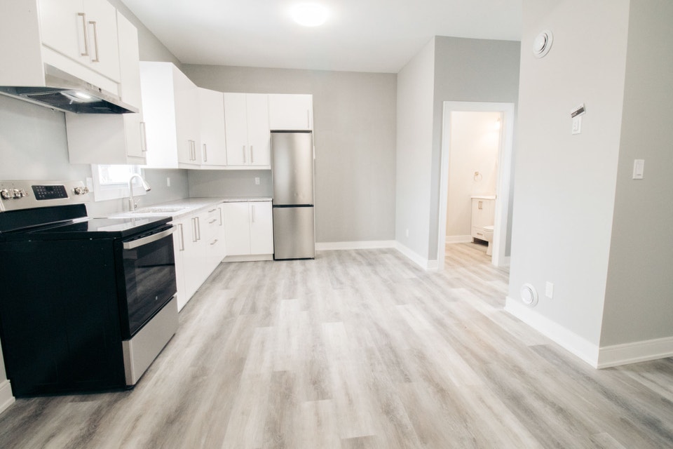 80 Page St, St. Catharines - Bachelor Apartment 5