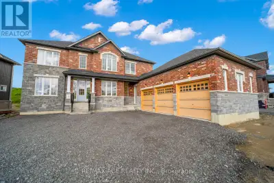 This breathtaking estate home is nestled in a quiet, family-friendly neighbourhood and offers the pe...