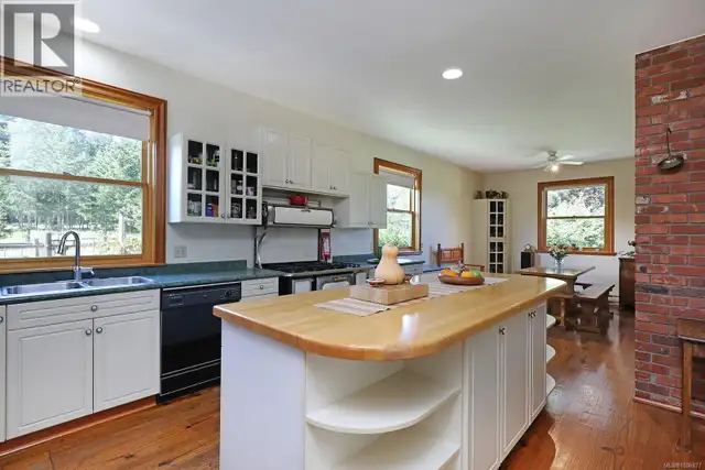 3713 Dove Creek Rd Courtenay, British Columbia in Houses for Sale in Comox / Courtenay / Cumberland - Image 17