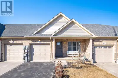 Welcome to this beautifully designed bungalow townhouse, now available for lease! Nestled on a quiet...