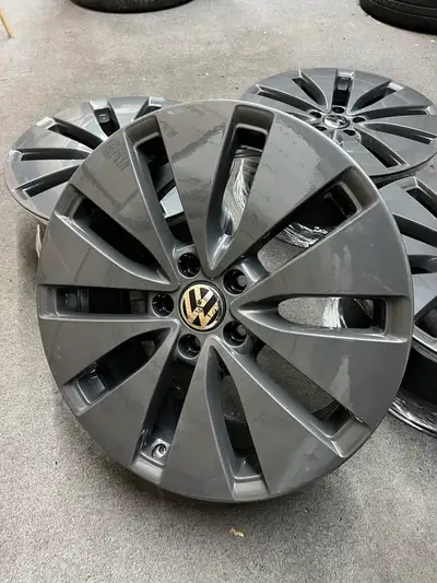 Beautiful set of original VW Jetta / VW Golf / VW Tiguan wheels in glossy gunmetal finish made by Ro...