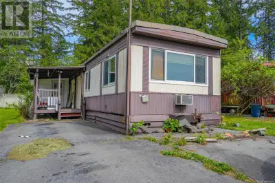 Two bedrooms, one bathroom fixer upper in the Jaylee mobile home park. Large yard area with 2 outbui...