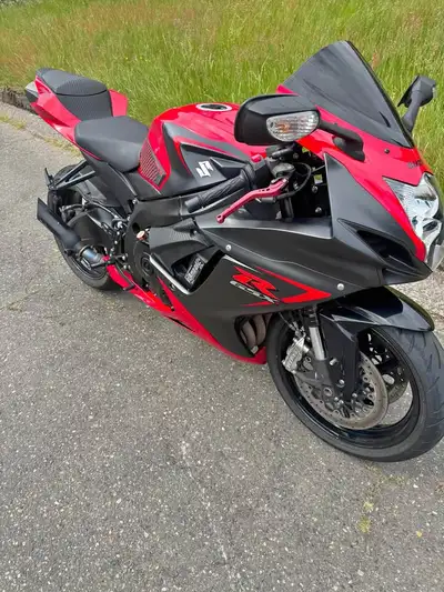 APPLY NOW: https://www.ridecollective.ca/get-pre-approved 2016 SUZUKI GSX-R 600 • Proven 600cc engin...