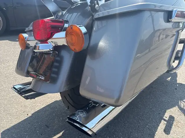 2017 Harley-Davidson Road King ~ VANCE & HINES ~ CANADIAN ~ 107C in Sport Touring in City of Toronto - Image 13