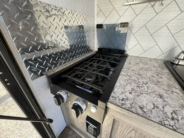 2024 ,Sunray,Sunset Park RV 109 in Travel Trailers & Campers in Kamloops - Image 9