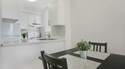 Located right beside the world renowned Stanley Park, Ilikai offers one bedroom and penthouse apartm...
