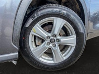 This Toyota Highlander has a powerful Intercooled Turbo Regular Unleaded I-4 2.4 L/146 engine poweri... (image 9)