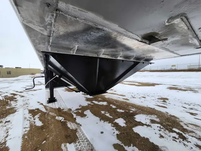 2002 Beall Super B-Train Hopper/Grain/Tri-Tri axles in Heavy Equipment in Barrie - Image 20