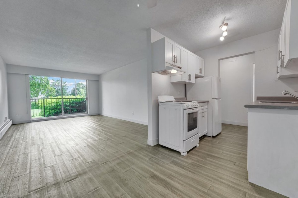 Grosvenor Square Apartments - 1 Bedroom available at 10463 150th 2