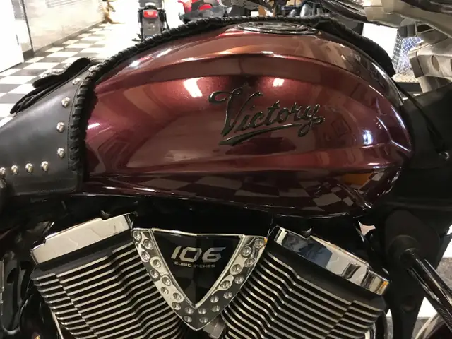 2010 Victory Cross Roads TOURER FOR SALE...$ 6,500. PLUS GST in Sport Touring in Calgary - Image 13