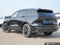 Sunroof, Cooled Seats, Premium Audio, Navigation, Wireless Charging! This Lincoln Nautilus promises... (image 2)