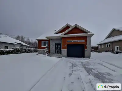 Belle propriété mélangeant les styles moderne et rustique, entretenue avec soin. Elle offre 2 chambr...