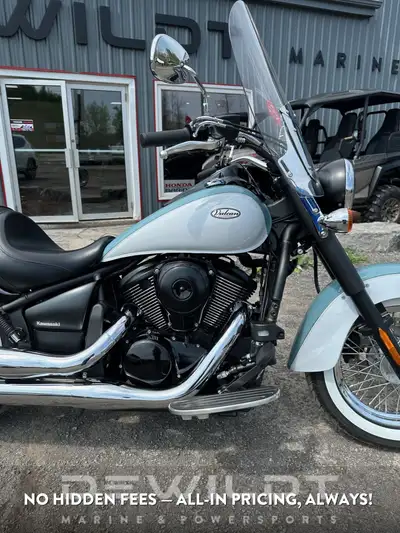 LIFE STYLE When you want to do it all, the Vulcan 900 Classic is the midsize cruiser for the job. Co...