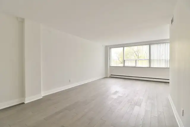 2 Bedroom 1.5 Bath in Long Term Rentals in City of Toronto - Image 5