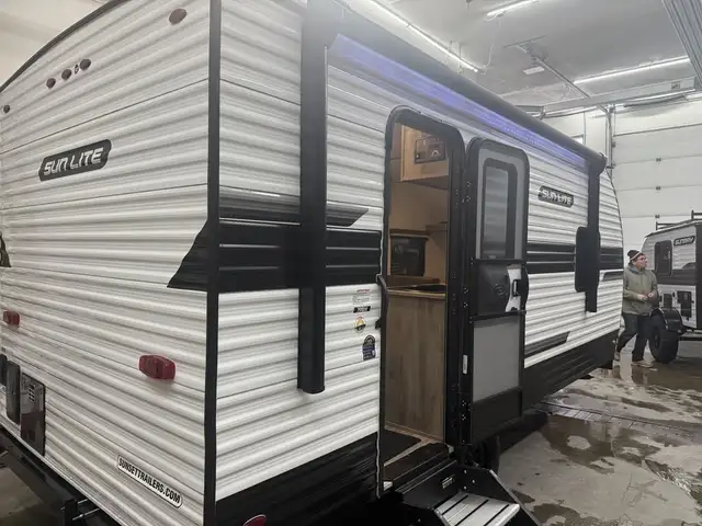 2026 Sunset Park RV Sunlite Limited 19BH in Travel Trailers & Campers in Longueuil / South Shore - Image 3