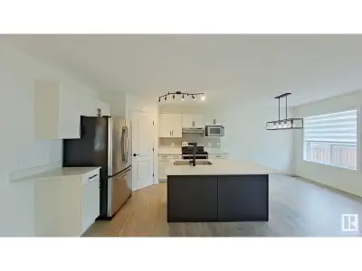 524 90 ST SW Edmonton, Alberta
