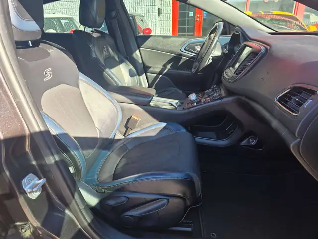 2015 Chrysler 2006059368007709593621