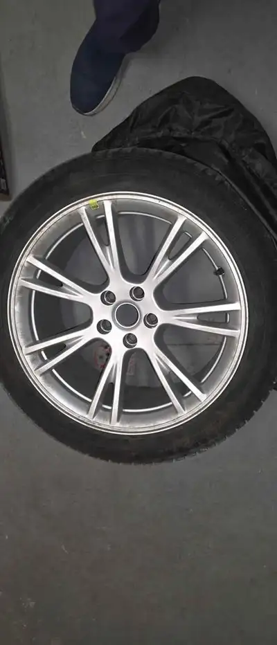 OEM Rims have no scratches. Continental Viking Contact 7 tires have about 15000km on them at an aver...