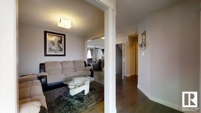 2939 11 ST NW Edmonton, Alberta62854409568770123
