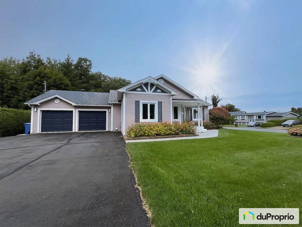 $669,000 - Bungalow for sale in Granby — photo 1