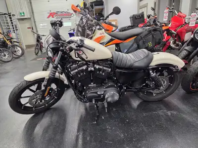Displacement: 53.9 cu. in. Engine Type: Evolution® V-Twin Bore and Stroke: 3 x 3.811 in. Cooling: Ai...