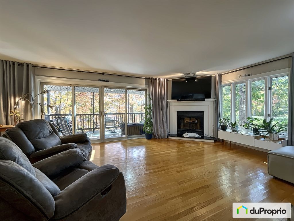 $589,900 - 2 Storey for sale in Sherbrooke (Jacques-Cartier) — photo 2