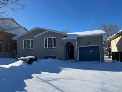 219 Gold St. - South End - House For Rent - 5 bed, 2 bath, large house with large entrance, garage,...