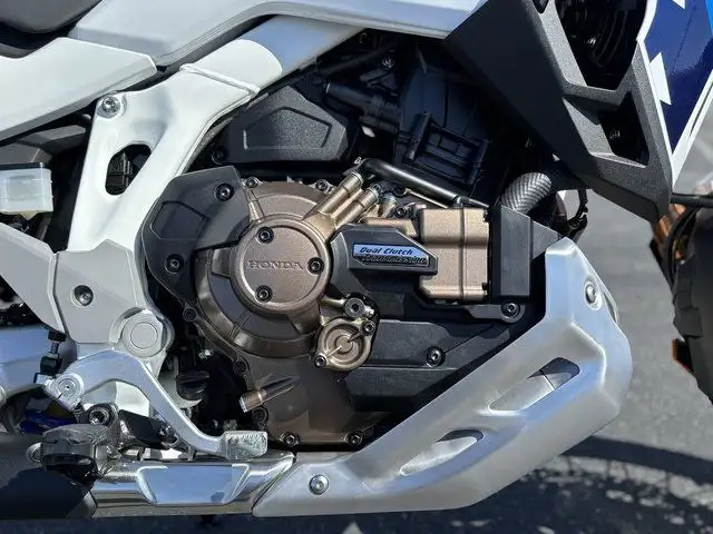  2025 HONDA AFRICA TWIN ADVENTURE SPORTS ES DCT 1000CC-WHITE! in Street, Cruisers & Choppers in Edmonton - Image 7