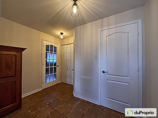 $379,500 - Condominium for sale in Longueuil (Vieux-Longueuil) — photo 3