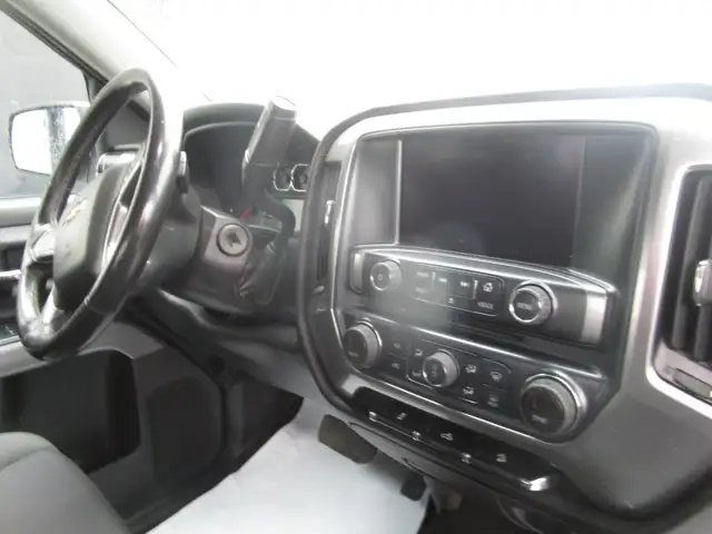 Chevrolet SilveradoZ71 OFF ROAD 1500 4WD Crew Cab LT w/2LT 2LT 2 in Cars & Trucks in Laval / North Shore - Image 3