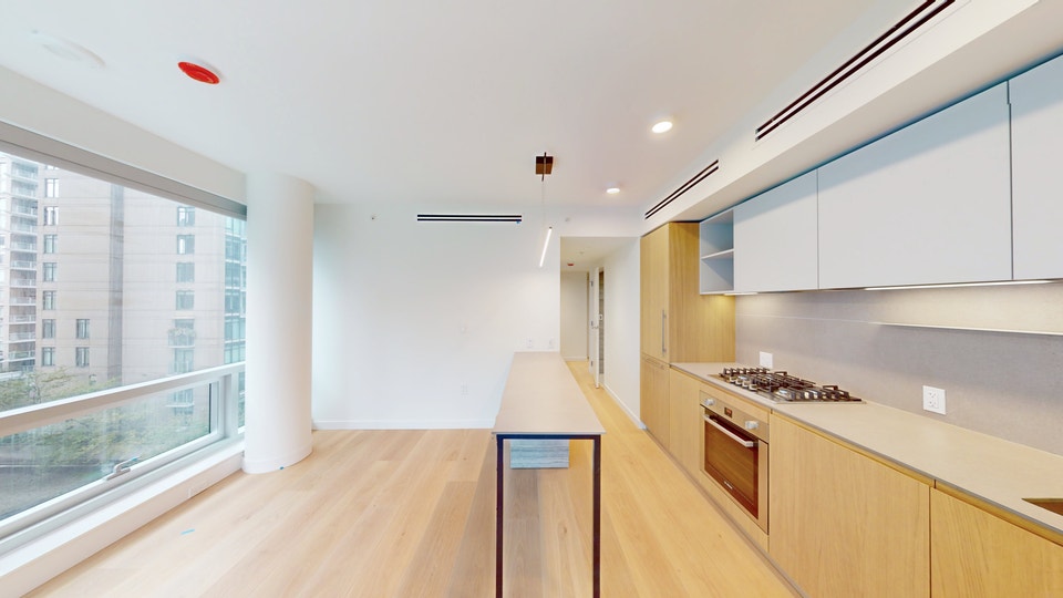 Stunning Studio with flex -  10" ceilings in a brand new exclusi 4