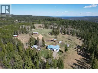 An incredible opportunity to enjoy a complete property package, less than 30 minutes from town! This...