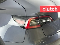 NO ACCIDENTS / CLEAN CARFAX / 1 OWNER / Parking Sensors, Traffic Sign Recognition, Brake Assist and... (image 9)