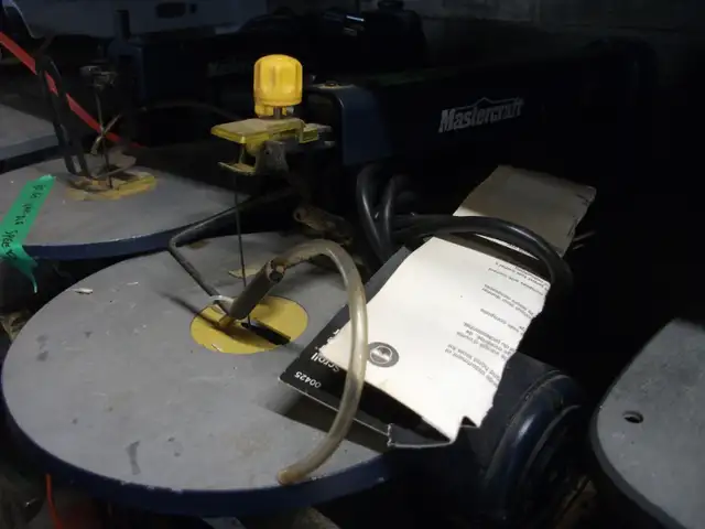 Seven Scroll Saw in Power Tools in Belleville - Image 6
