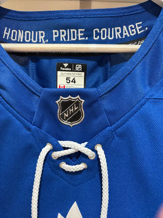 Gavin McKenna Toronto Maple Leafs jersey in Hockey in Markham / York Region - Image 5