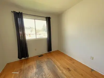 Bright, Single Bedroom Available on Grove St. East