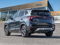 *Leather Seats, Remote Start, Heated Steering Wheel, Heated Seats, Apple CarPlay!* Surefooted handli... (image 4)