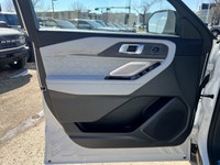 4x4 drive for all-terrain capability - Luxurious leather interior with wood trim - Advanced safety f... (image 4)