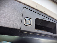 Comes equipped with: Power Trunk, Power Mirrors, Sunroof , Load Bearing Exterior Rack, Remote Igniti... (image 7)