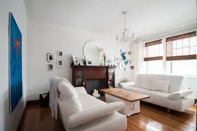 4½  Apartment RENOS & NEW Windows-Great Location! AUGUST 1st